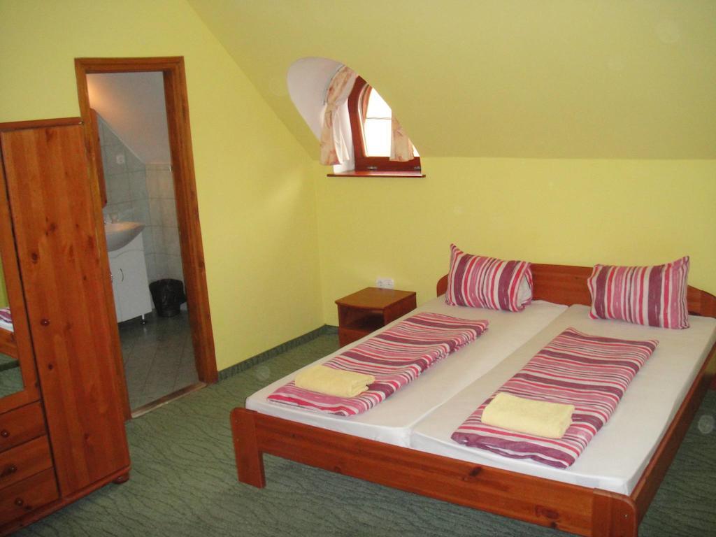 Varju Fogado Tapolca Bed & Breakfast Phòng bức ảnh