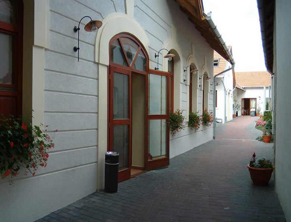 Varju Fogado Tapolca Bed & Breakfast Ngoại thất bức ảnh